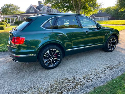 Used 2019 Bentley Bentayga AWD/4WD image 2