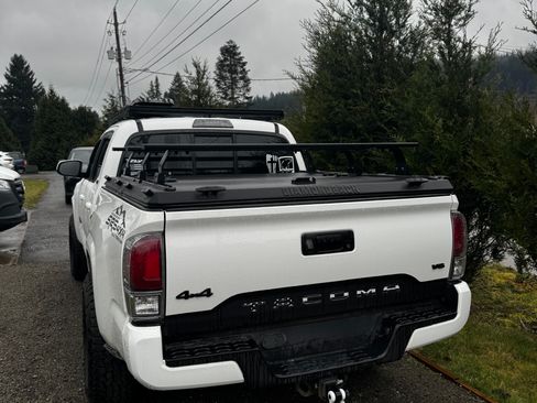 Used 2016 Toyota Tacoma SR w/ Towing Package image 10