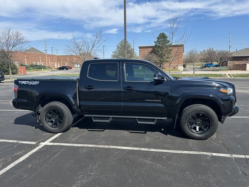 Used 2020 Toyota Tacoma TRD Sport w/ TRD Premium Sport Package image 10