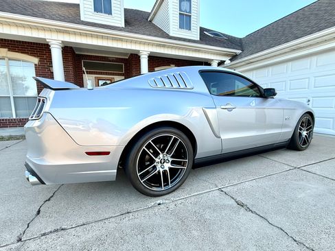 Used 2012 Ford Mustang GT Premium w/ Brembo Brake Pkg image 4
