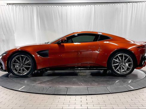 Used 2019 Aston Martin V8 Vantage Coupe 2D image 2