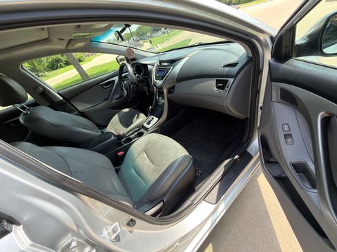 Used 2012 Hyundai Elantra Limited FWD image 6
