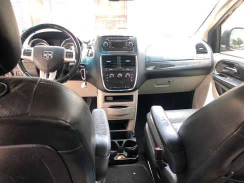 Used 2016 Dodge Grand Caravan American Value Package w/ UConnect Hands-Free Group image 11