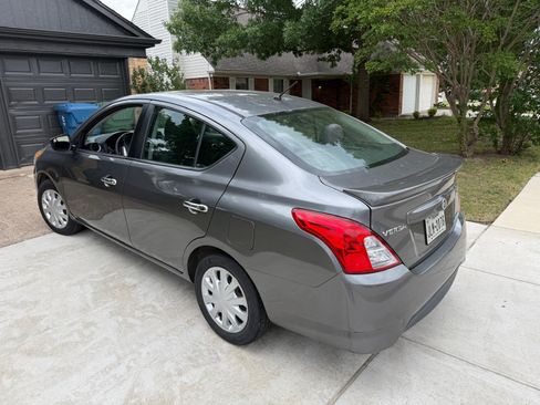Used 2016 Nissan Versa SV FWD image 10