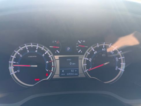 Used 2018 Toyota 4Runner TRD Off-Road AWD/4WD image 19