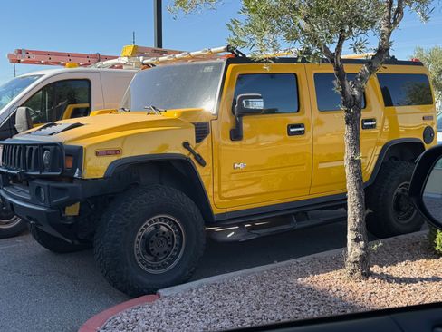 Used 2003 HUMMER H2 w/ Preferred Equipment Group image 17