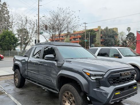 Used 2025 Toyota Tacoma 4x4 Double Cab Hybrid image 4