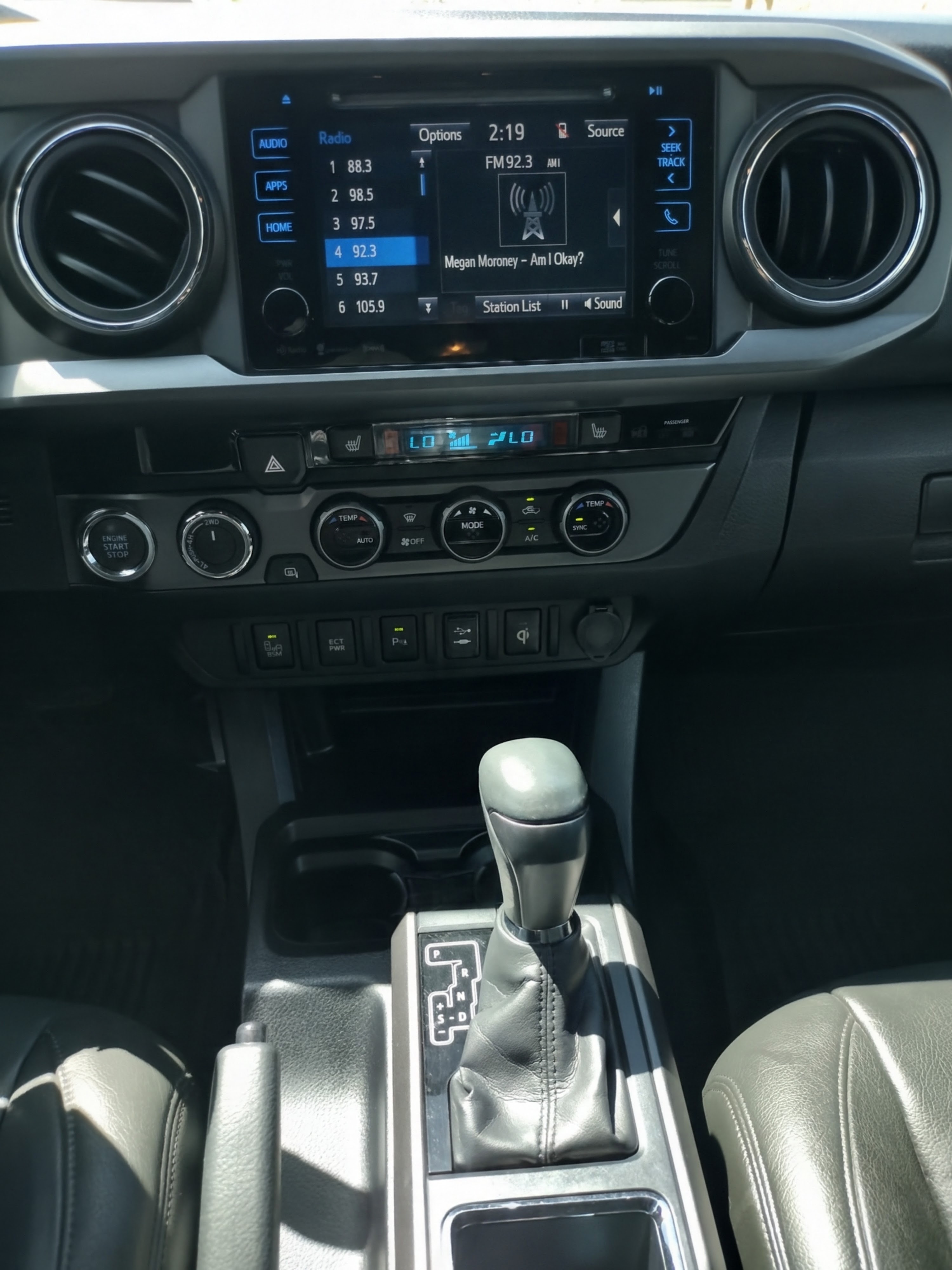 Used 2017 Toyota Tacoma TRD Off-Road w/ Premium & Technology Package AWD/4WD image 16