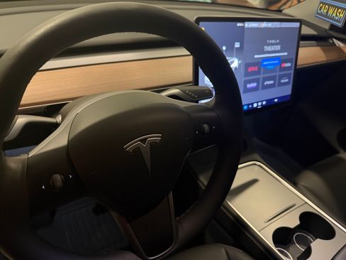 Used 2025 Tesla Model Y Long Range image 4