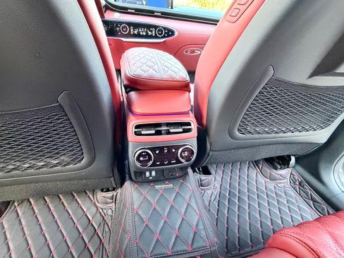 Used 2024 Genesis GV70 3.5T Sport w/ Sport Prestige Package image 10