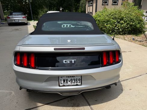 Used 2017 Ford Mustang GT Premium RWD image 6