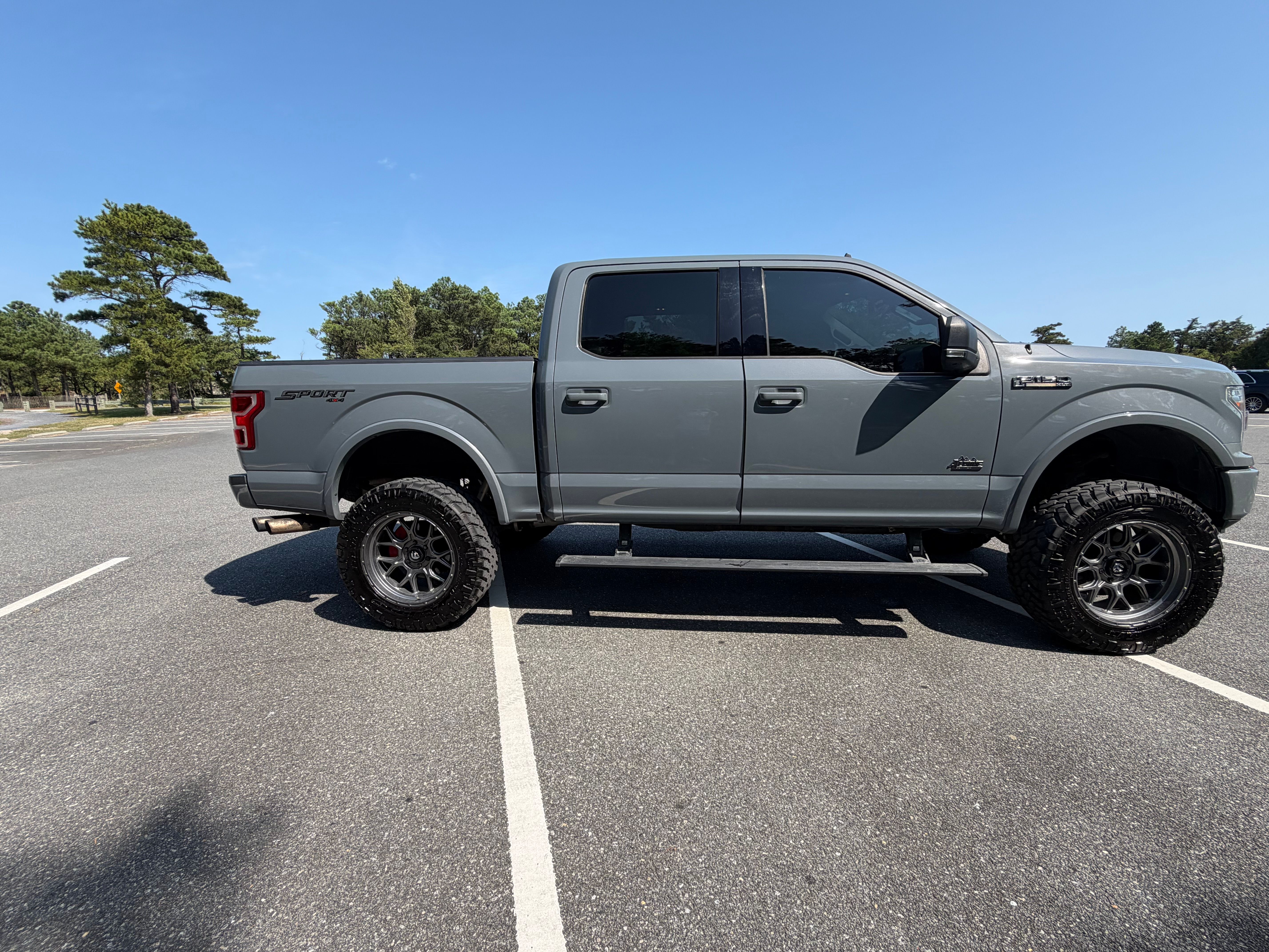 Used 2019 Ford F150 XLT w/ Equipment Group 302A Luxury AWD/4WD image 5