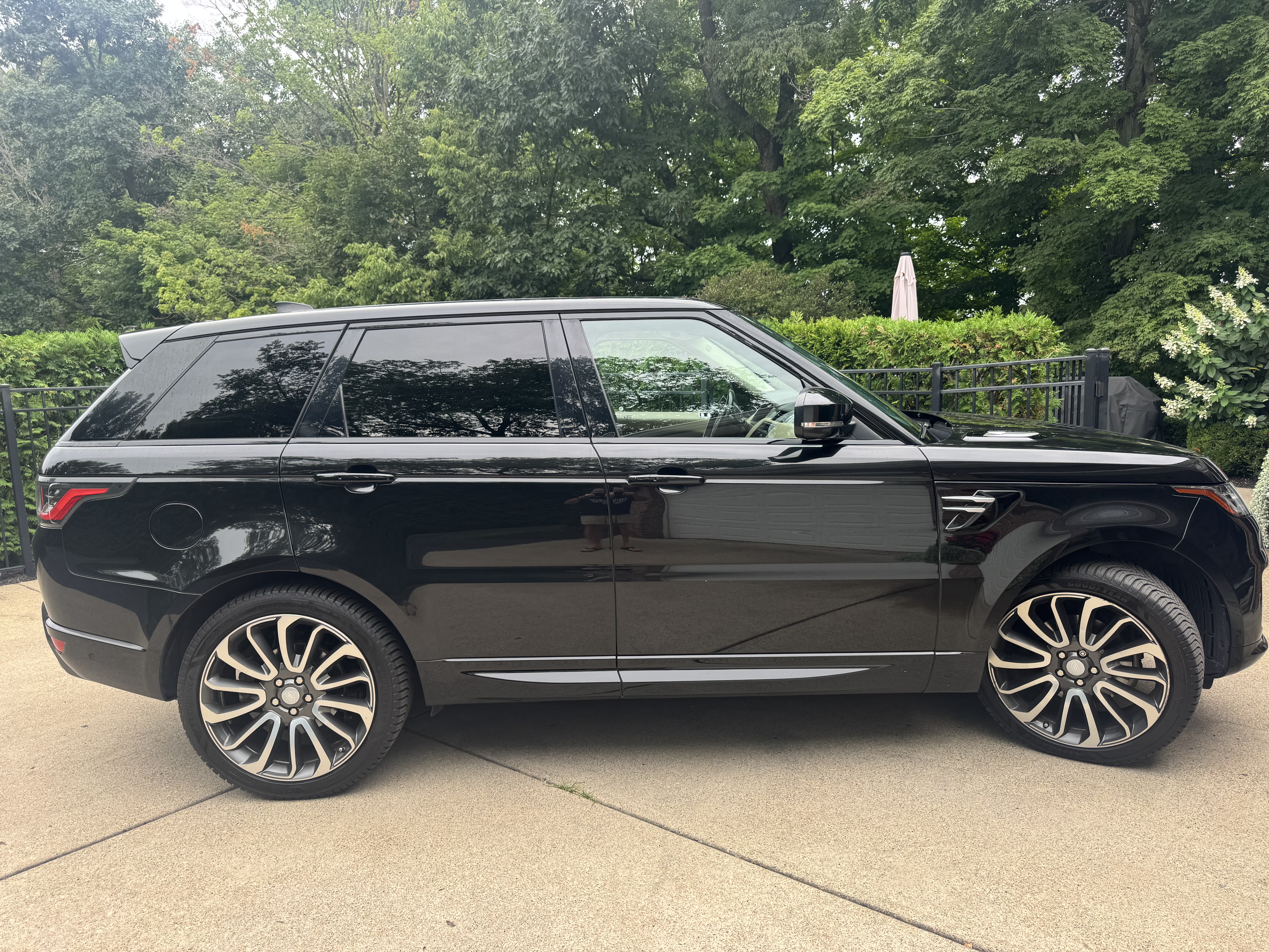 Used 2018 Land Rover Range Rover Sport HSE AWD/4WD image 12