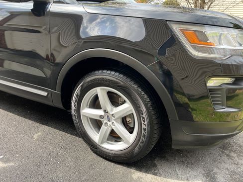 Used 2018 Ford Explorer XLT w/ Equipment Group 202A image 9