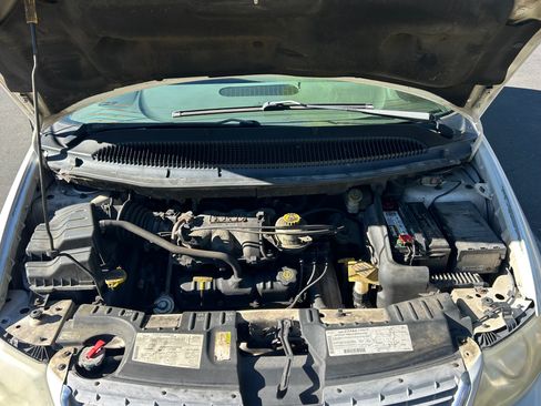 Used 2001 Chrysler Town & Country EX image 11