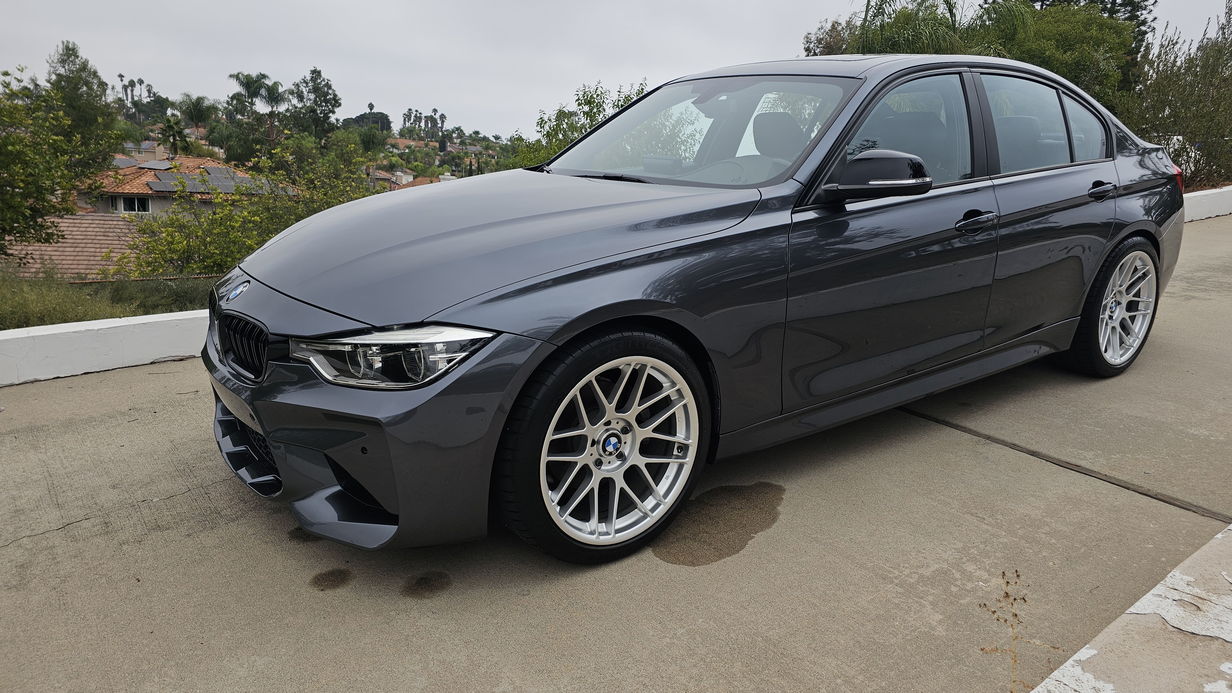 Used 2016 BMW 320i Sedan RWD image 2