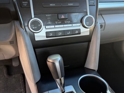 Used 2012 Toyota Camry SE image 11