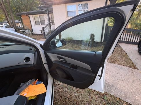 Used 2012 Chevrolet Cruze LS w/ Connectivity Package image 6