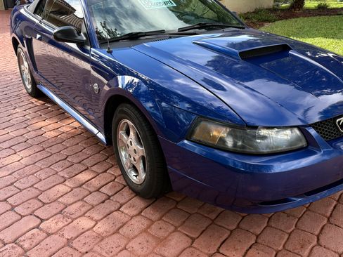 Used 2004 Ford Mustang Deluxe Convertible 2D image 8