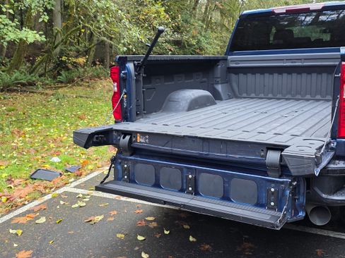 Used 2023 Chevrolet Silverado 2500 Custom w/ Custom Value Package image 6