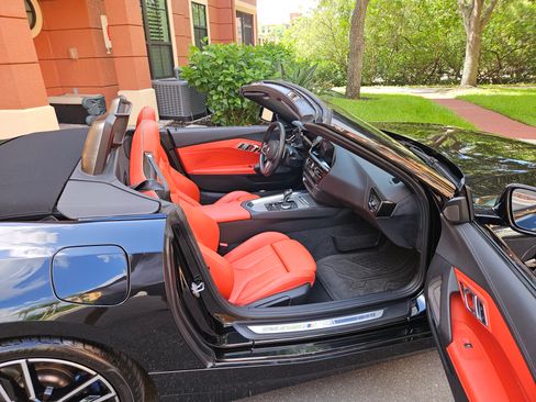 Used 2020 BMW Z4 M40i w/ Executive Package RWD image 2