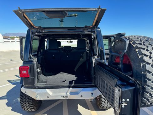 Used 2023 Jeep Wrangler Unlimited Rubicon w/ LED Lighting Group image 11