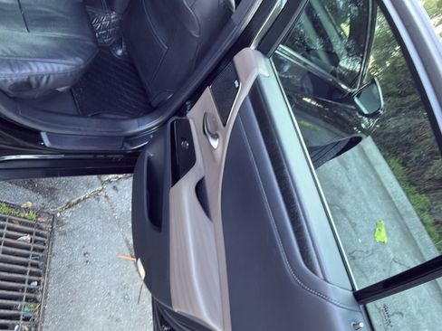 Used 2022 Lexus ES 300h w/ Luxury Package image 12