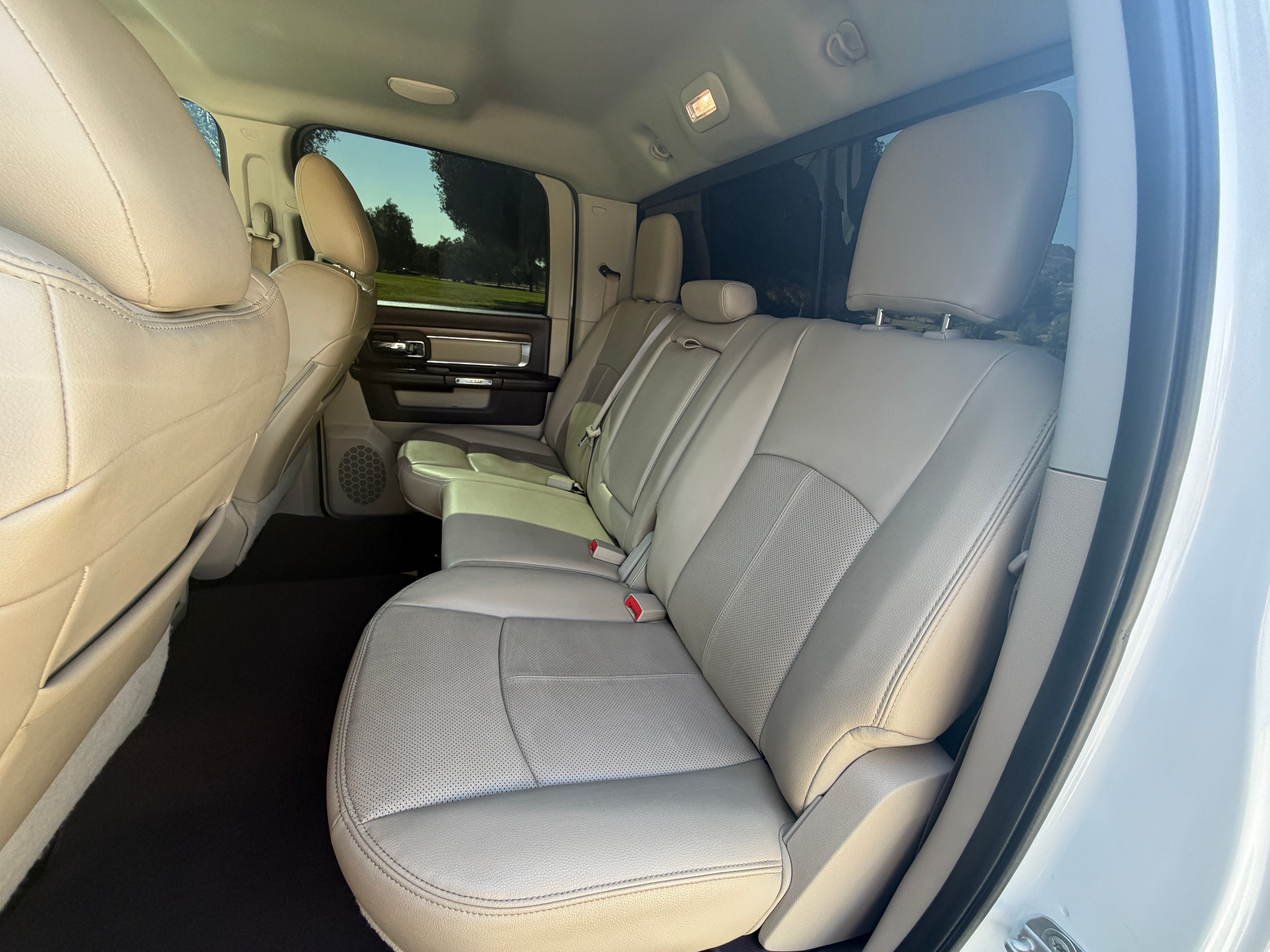 Used 2018 RAM 1500 Laramie RWD image 9