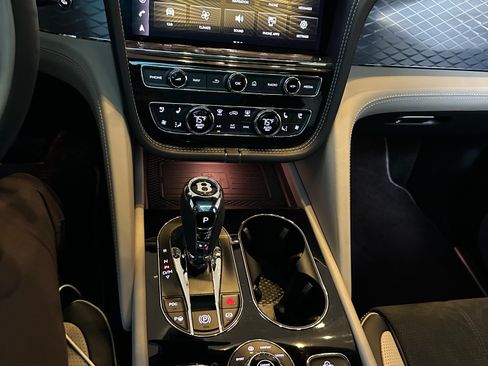 Used 2022 Bentley Bentayga image 15