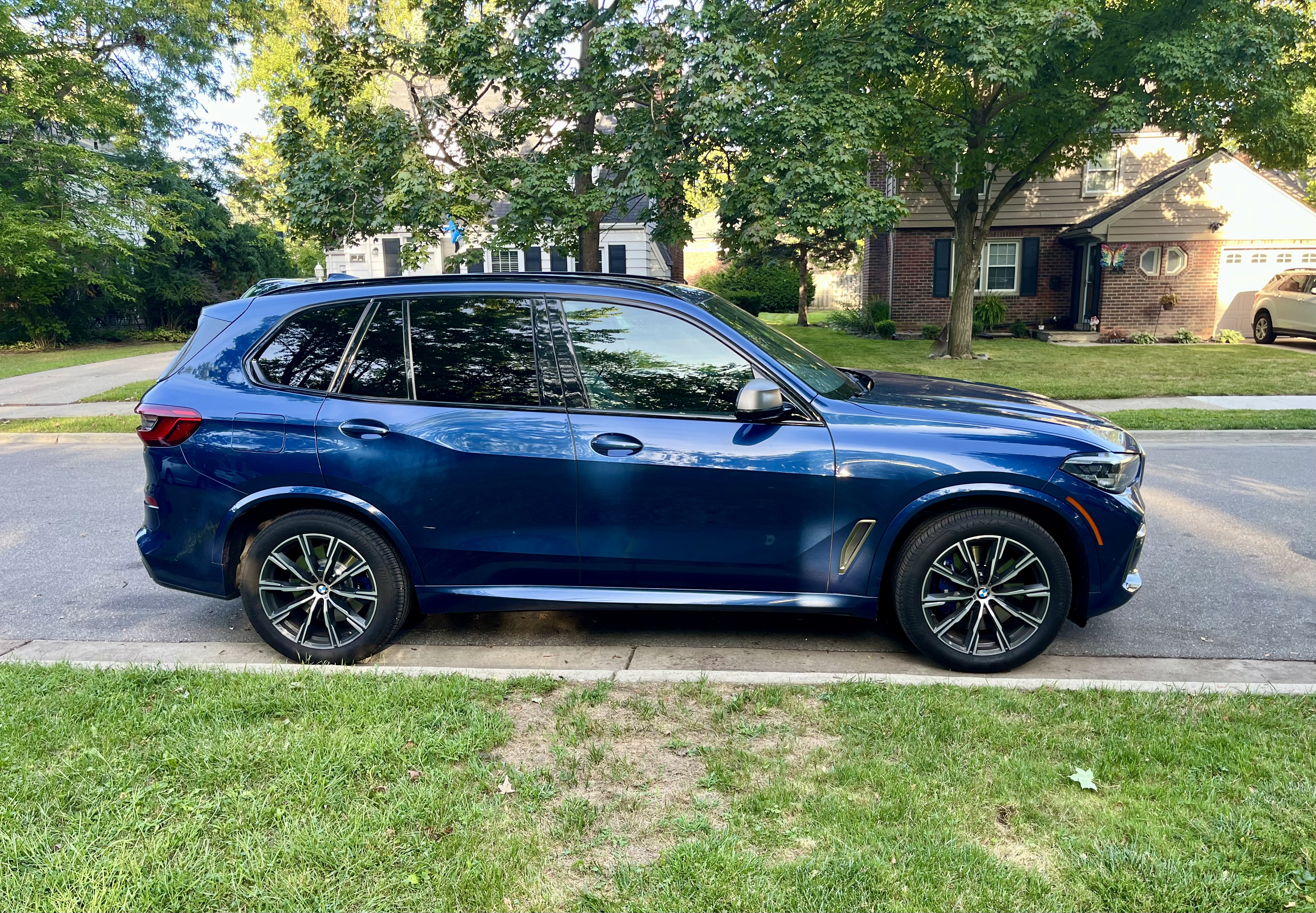 Used 2020 BMW X5 M50i w/ Premium Package AWD/4WD image 4