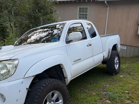 Used 2010 Toyota Tacoma PreRunner RWD image 15