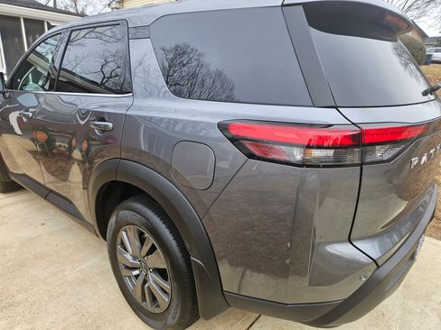 Used 2025 Nissan Pathfinder S image 2