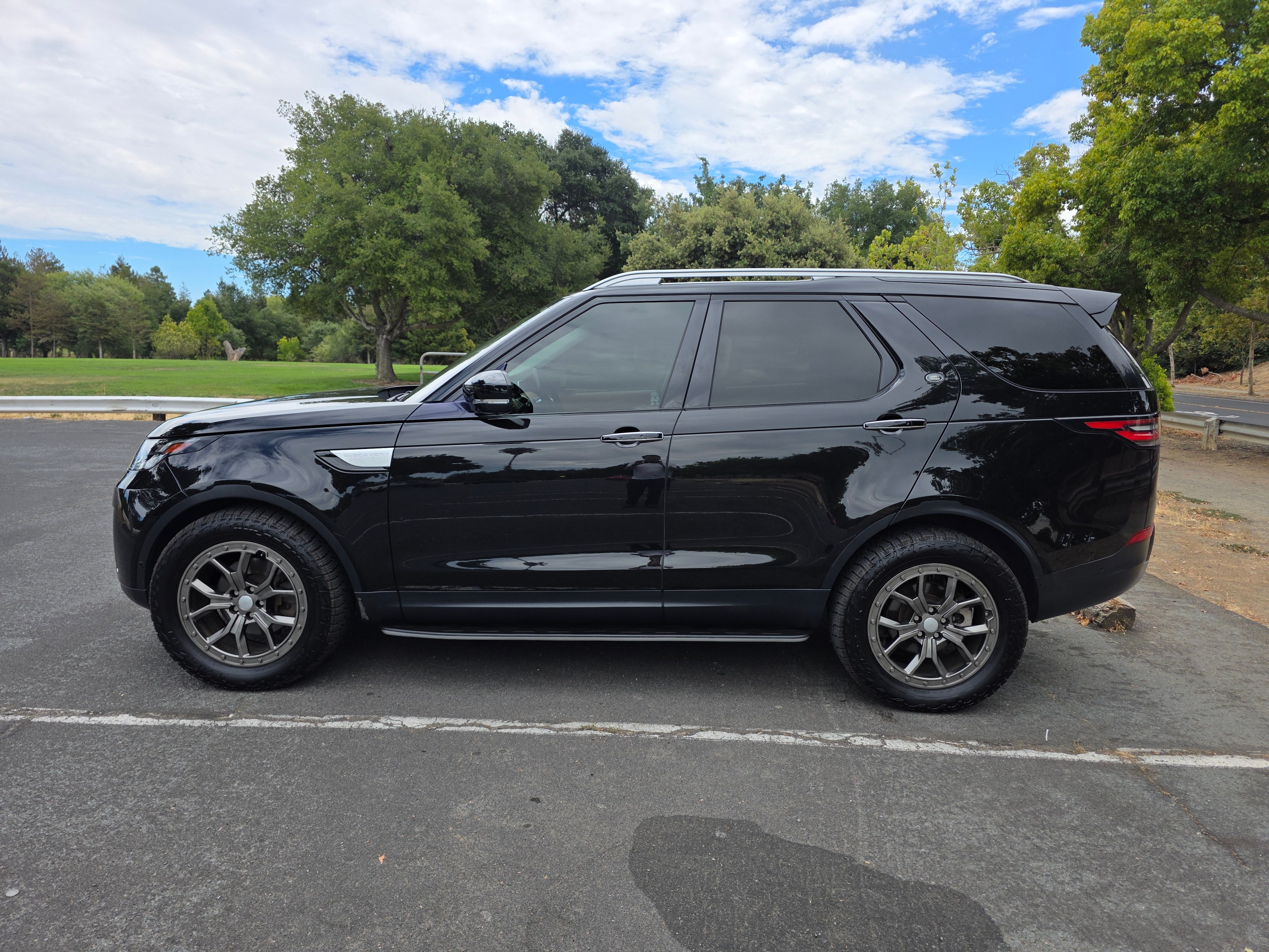 Used 2018 Land Rover Discovery HSE Luxury AWD/4WD image 2