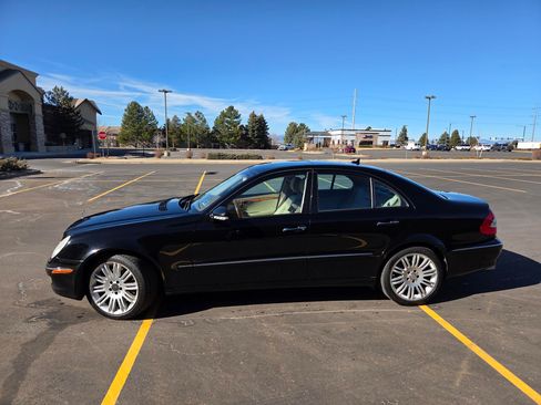 Used 2008 Mercedes-Benz E 350 4MATIC Sedan image 2
