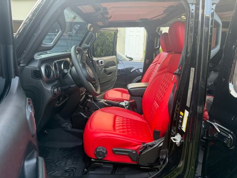 Used 2023 Jeep Wrangler Unlimited Sport image 9