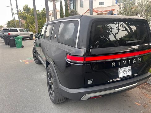 Used 2025 Rivian R1S Adventure image 17