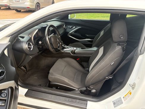 Used 2023 Chevrolet Camaro LT RWD image 8