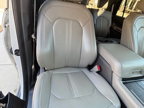 Used 2021 Ford Expedition Limited image 12