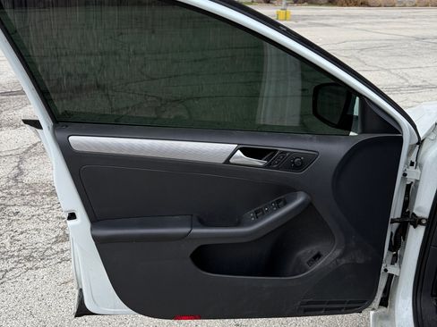 Used 2017 Volkswagen Jetta SE image 10