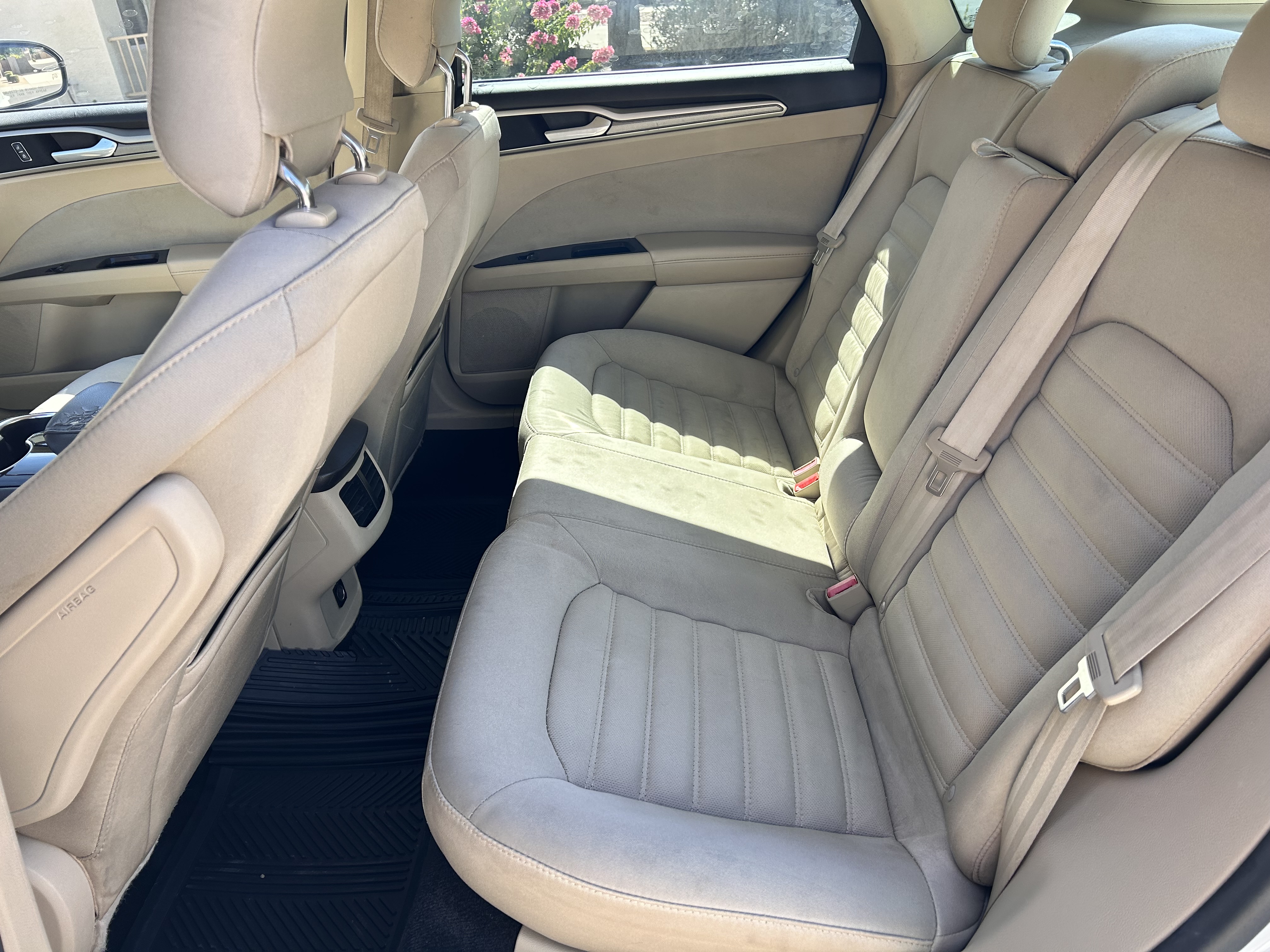 Used 2014 Ford Fusion SE FWD image 8