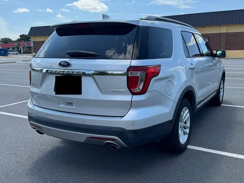 Used 2016 Ford Explorer XLT w/ Equipment Group 202A image 9