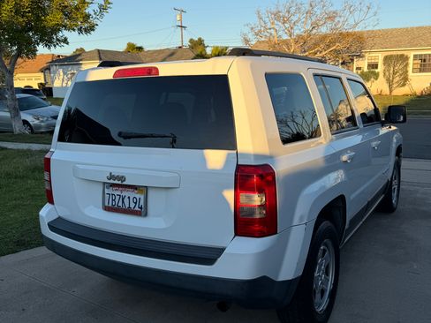 Used 2014 Jeep Patriot Sport image 2