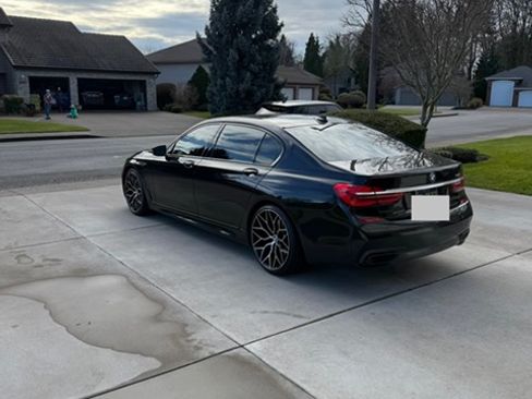 Used 2016 BMW 740i image 2