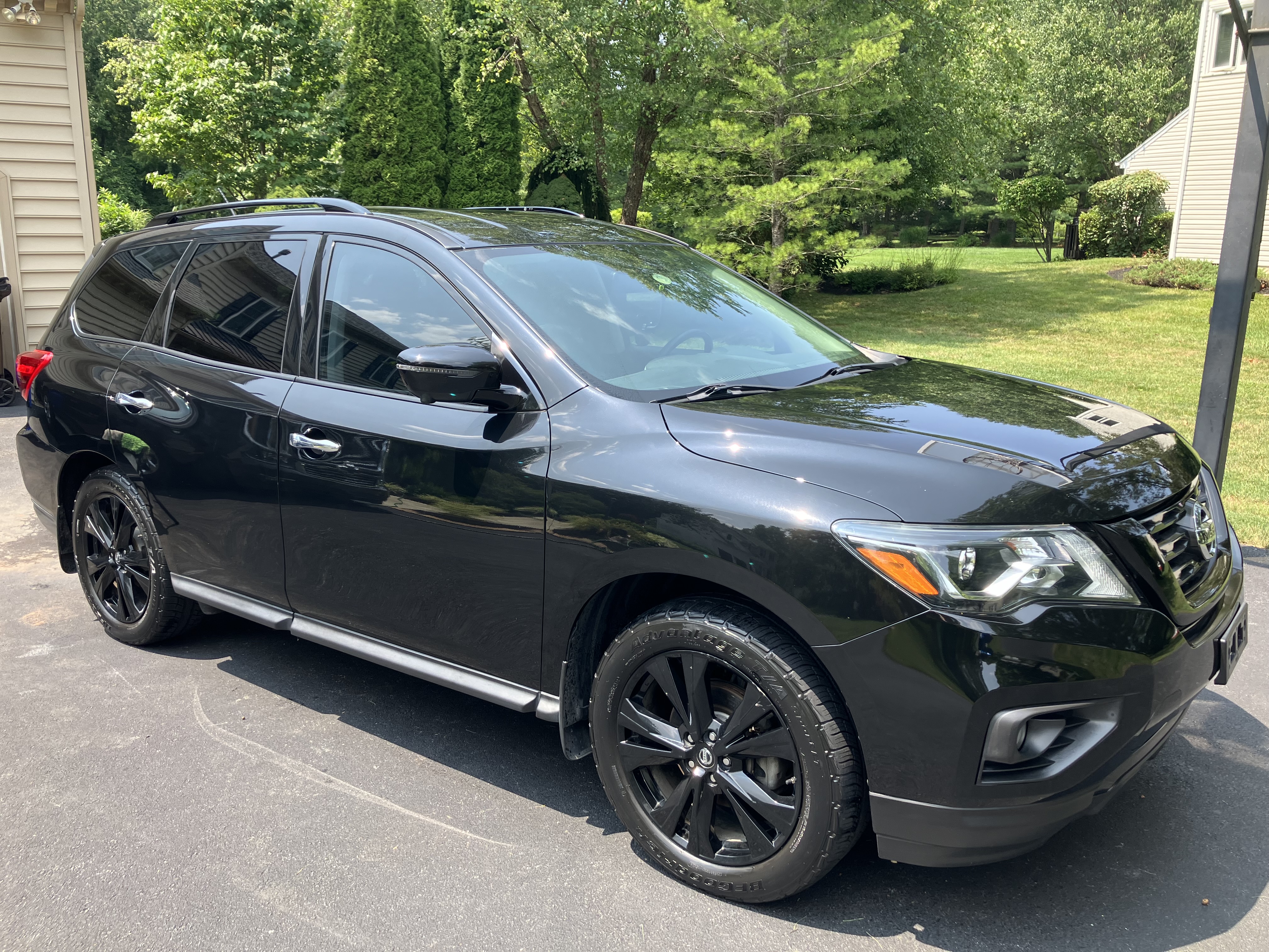 Used 2018 Nissan Pathfinder SL w/ Midnight Edition Package AWD/4WD image 1