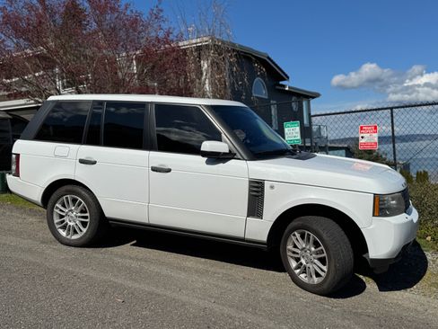 Used 2011 Land Rover Range Rover HSE image 1