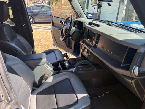 Used 2022 Ford Bronco Black Diamond image 16