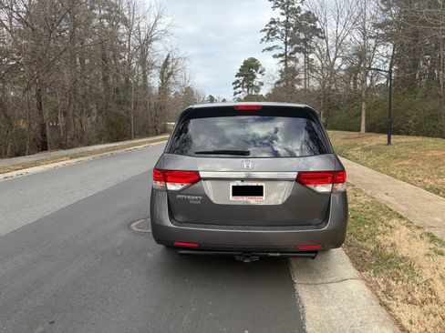 Used 2015 Honda Odyssey EX image 10