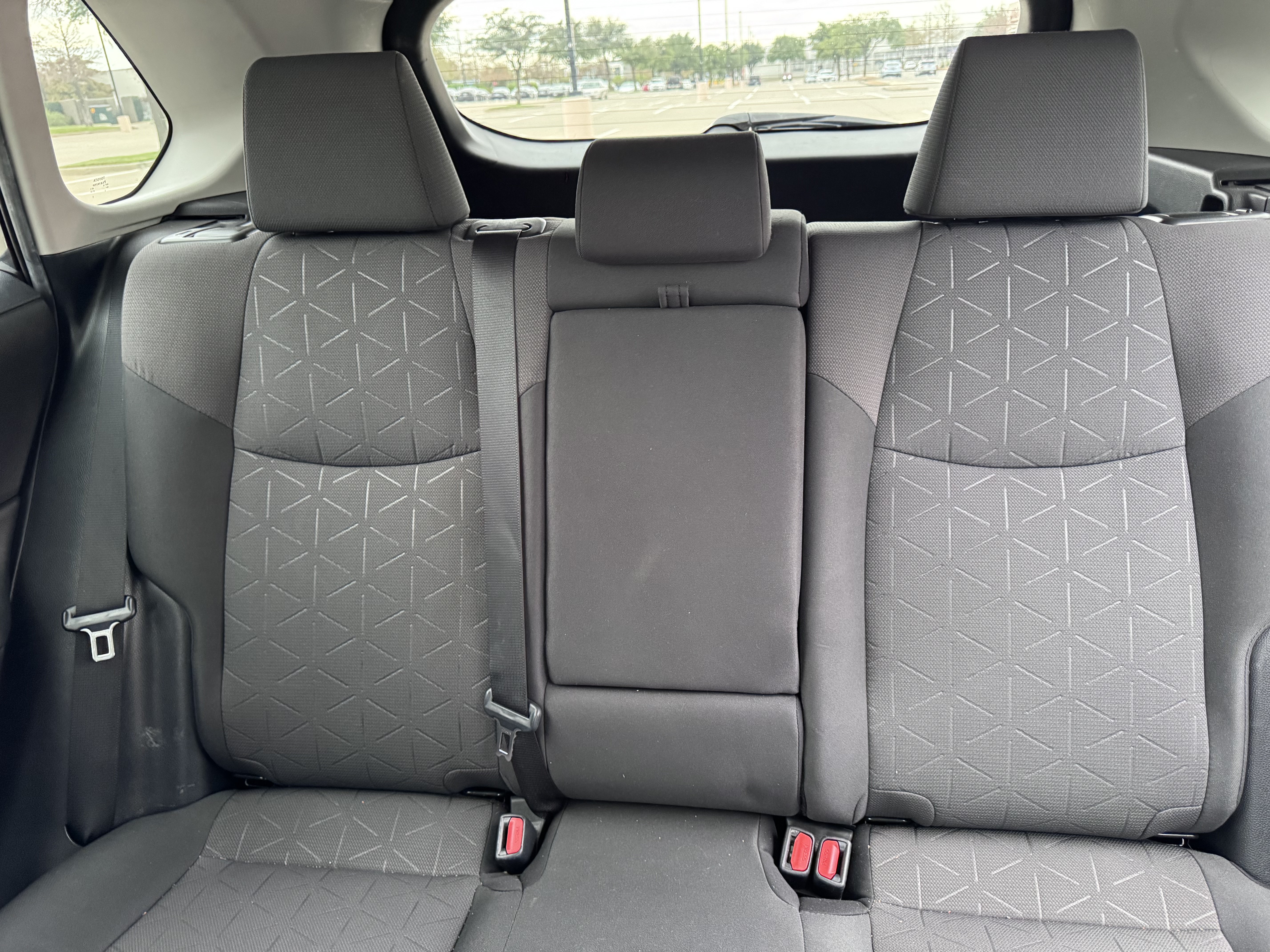 Used 2019 Toyota RAV4 XLE FWD image 11