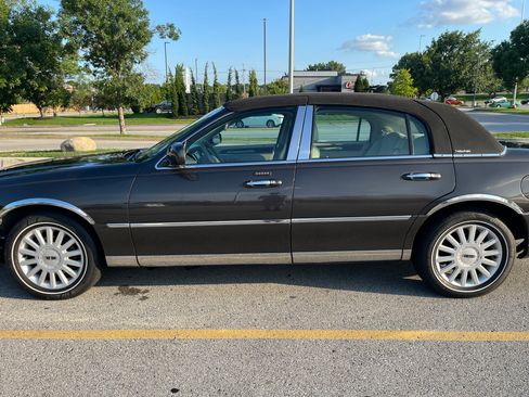 Used 2005 Lincoln Town Car Signature RWD image 9
