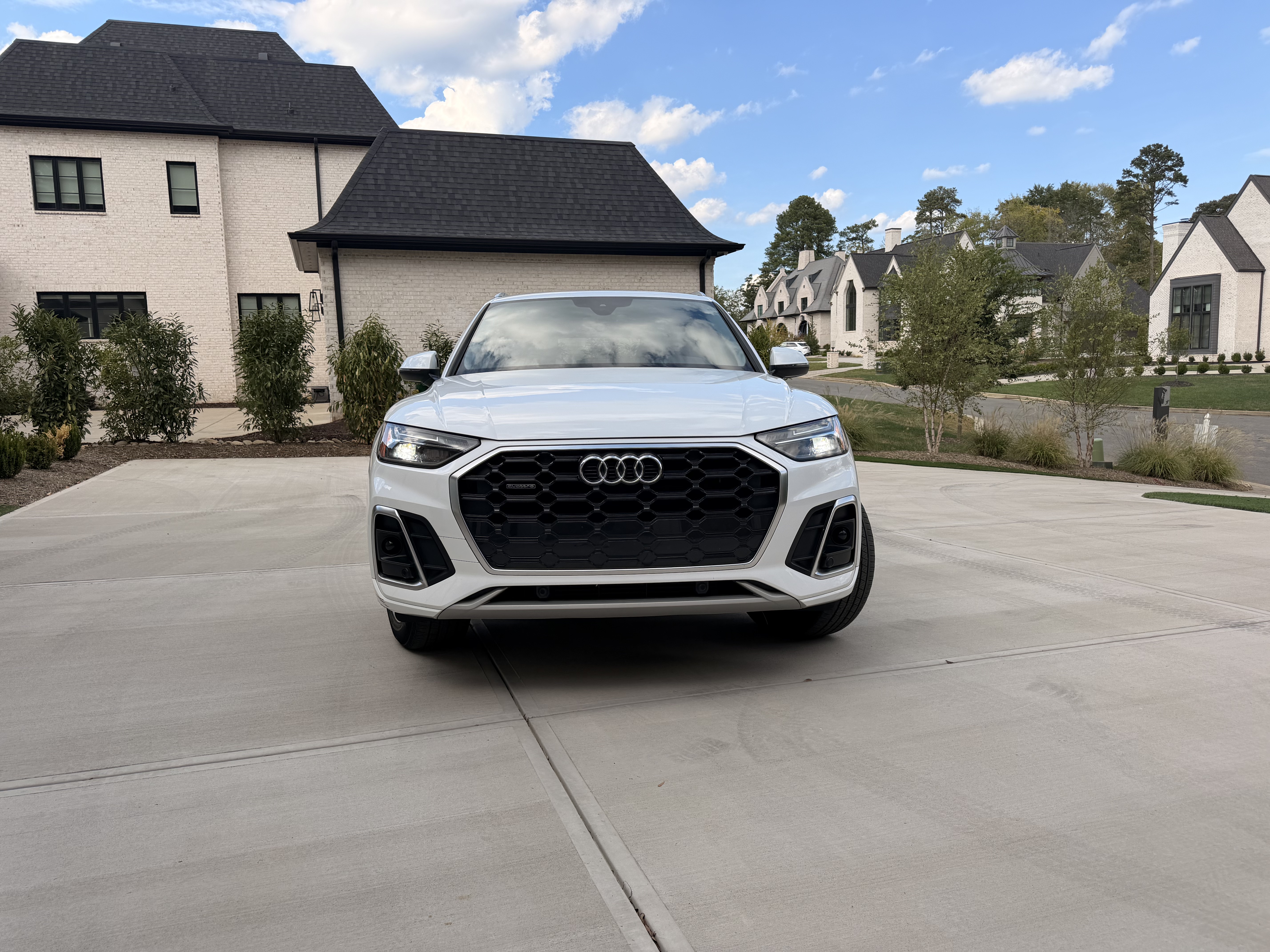 Used 2022 Audi Q5 2.0T Premium w/ Convenience Package AWD/4WD image 2